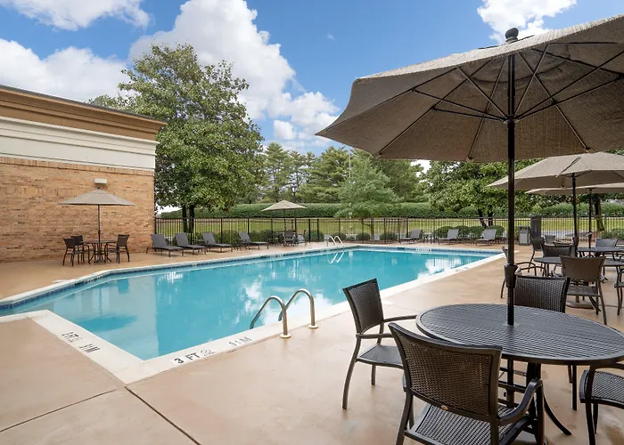 Hotel with pool: Holiday Inn Huntsville - Research Park By Ihg