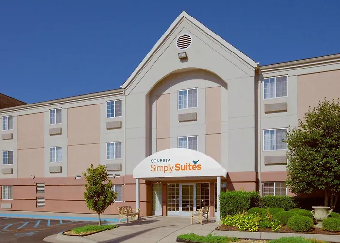 Dog friendly hotels Sonesta Simply Suites Huntsville Research Park